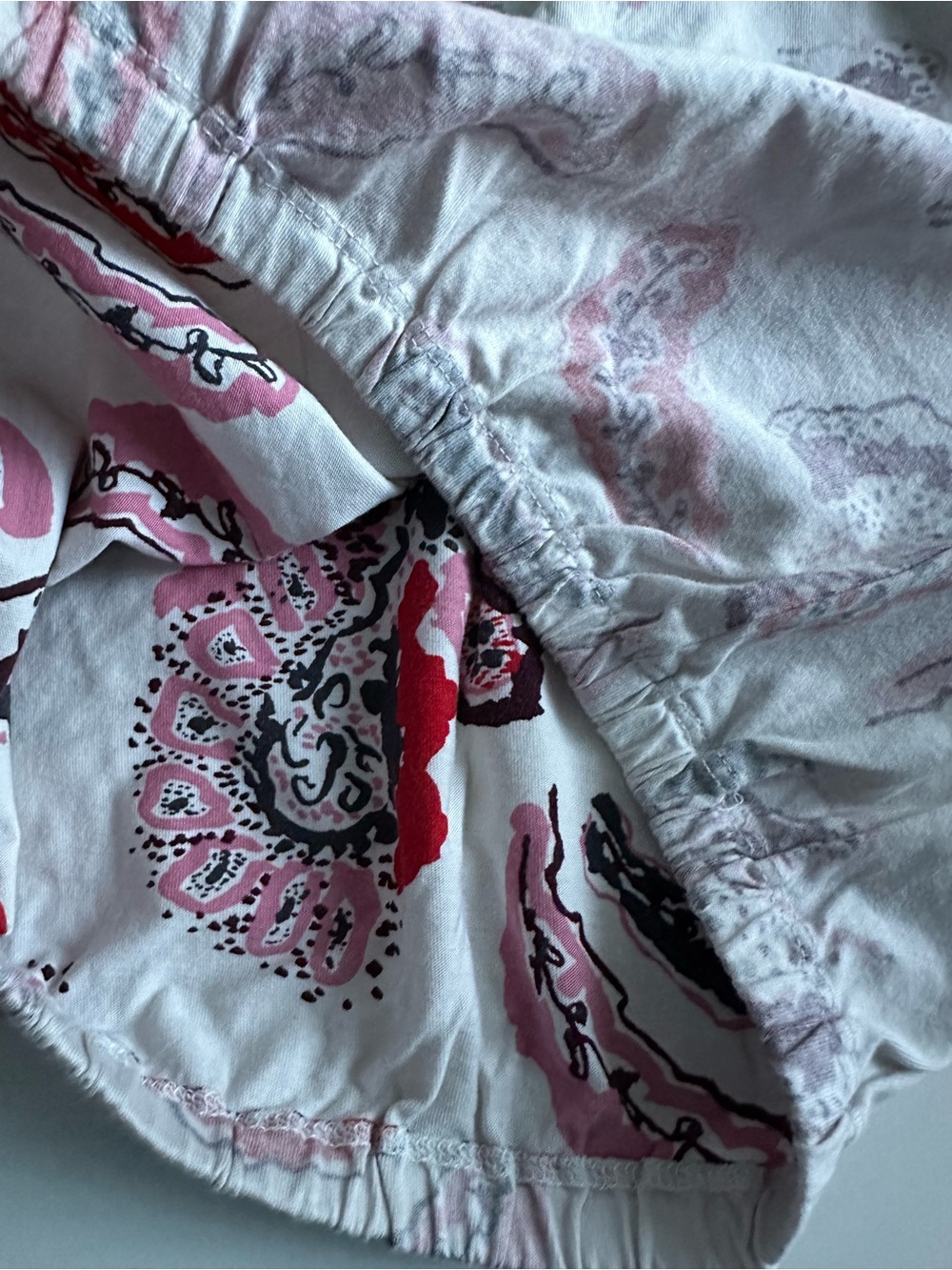 Aritzia Wilfred White Cropped Tee with Pink & Gray Paisley XS - Picture 7 of 8